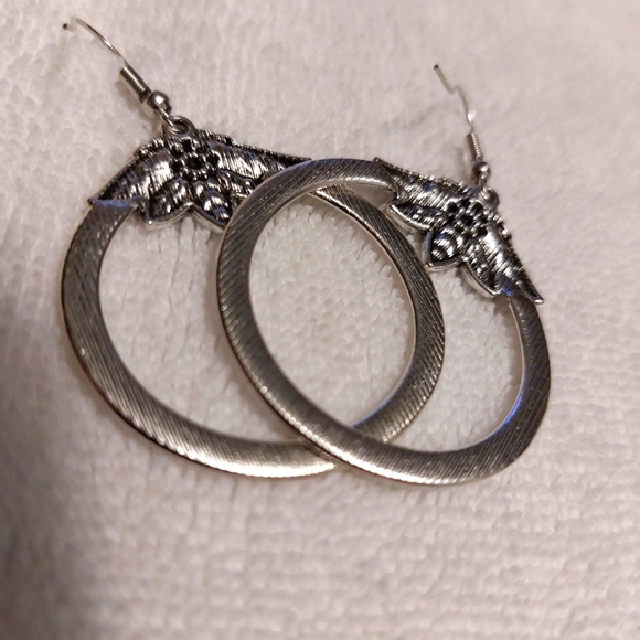 CHICO'S 2' INCH LARGE HOOPS W/ HAMMER FINISH STORE SAMPLE NWOT - Picture 6 of 6